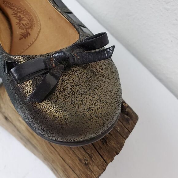 Sofft crackled gold flats with black bow - Picture 6 of 8